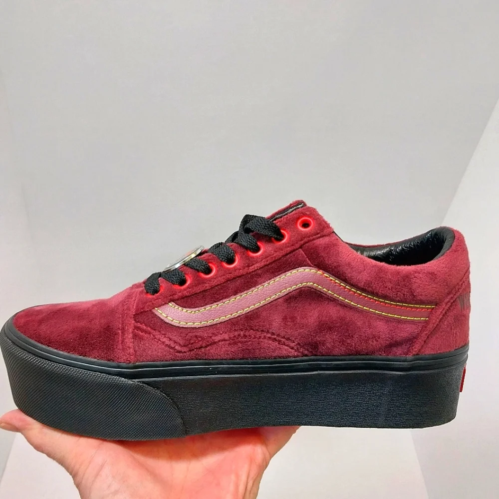 Vans Disney x Old Skool Stackform Poison‎ Apple, Limited Edition, NWT, Size 8